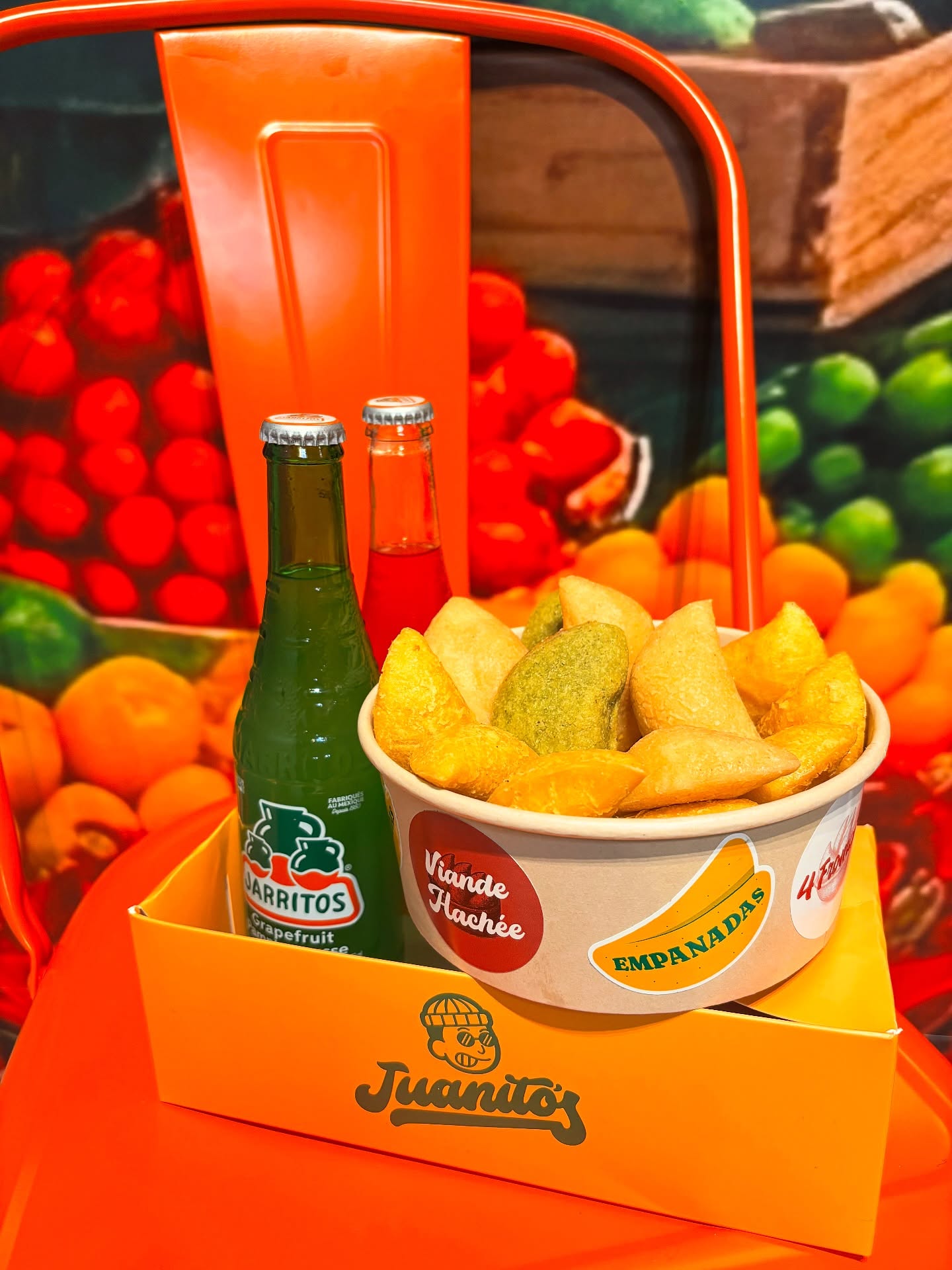 Bol d’empanadas colorées avec Jarritos chez Juanito’s